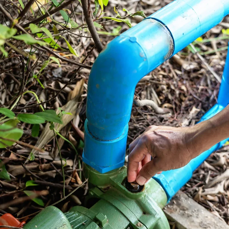 vecteezy_close-up-of-male-s-hand-fixing-water-pump-pipe-flow_7643736
